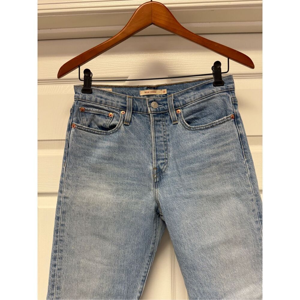 Levi’s Wedgie Straight Frayed Hem Button Fly Jeans sz 28 EUC - Picture 2 of 7